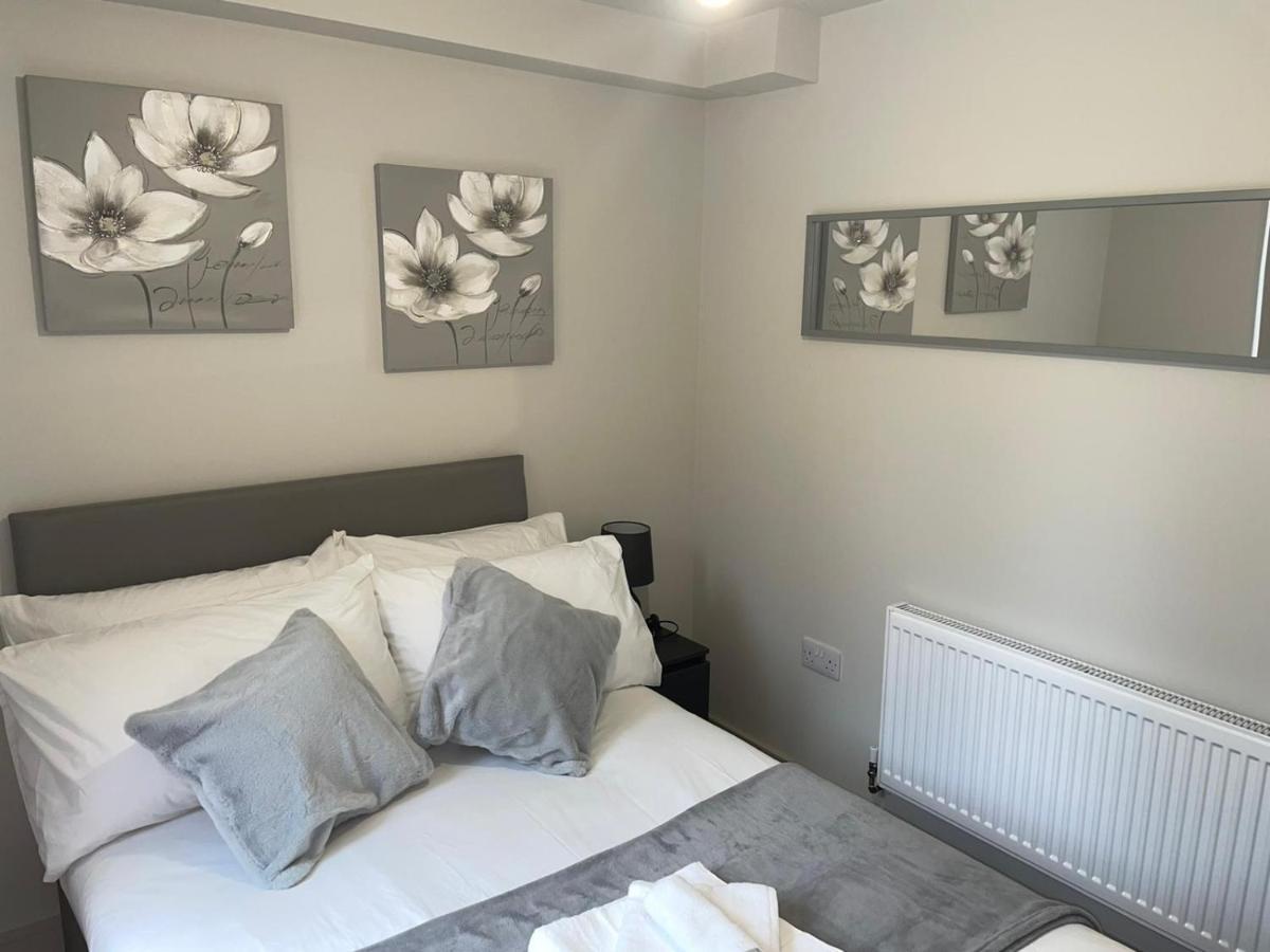 Wimbledon Luxury 3Bedroom Apartment Raynes Park Extérieur photo