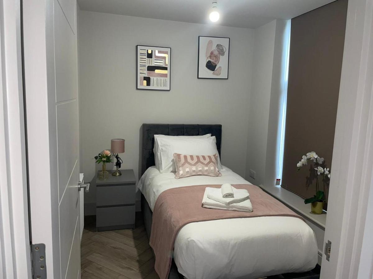 Wimbledon Luxury 3Bedroom Apartment Raynes Park Extérieur photo